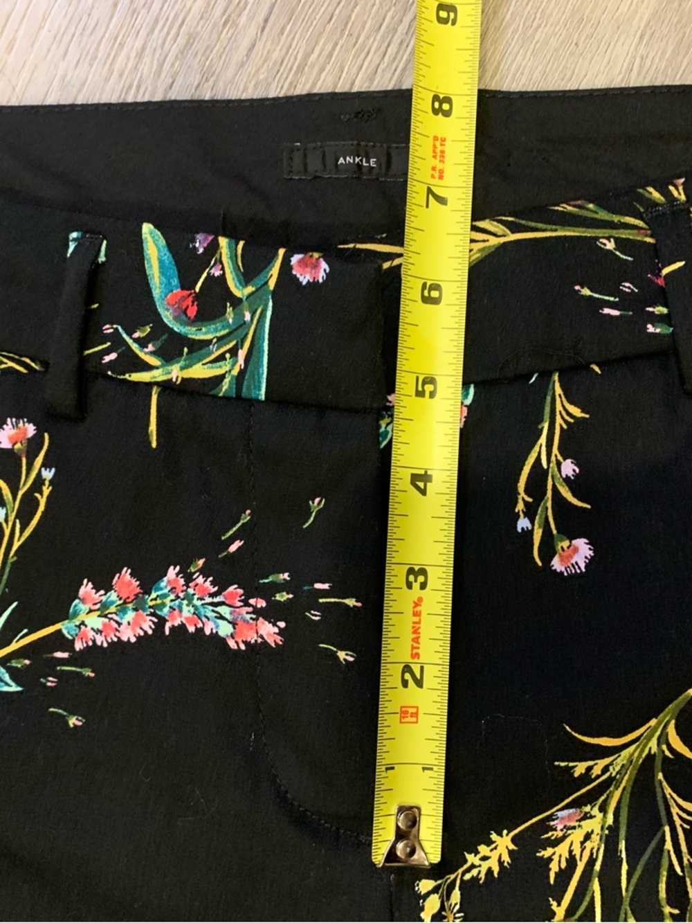 Black Floral Cropped Pants - Picture 4 of 6